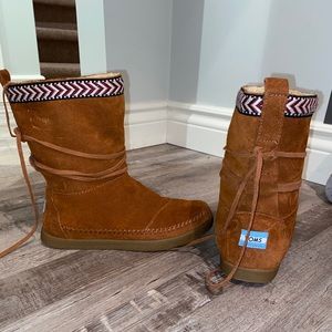 Tom’s moccasin boots